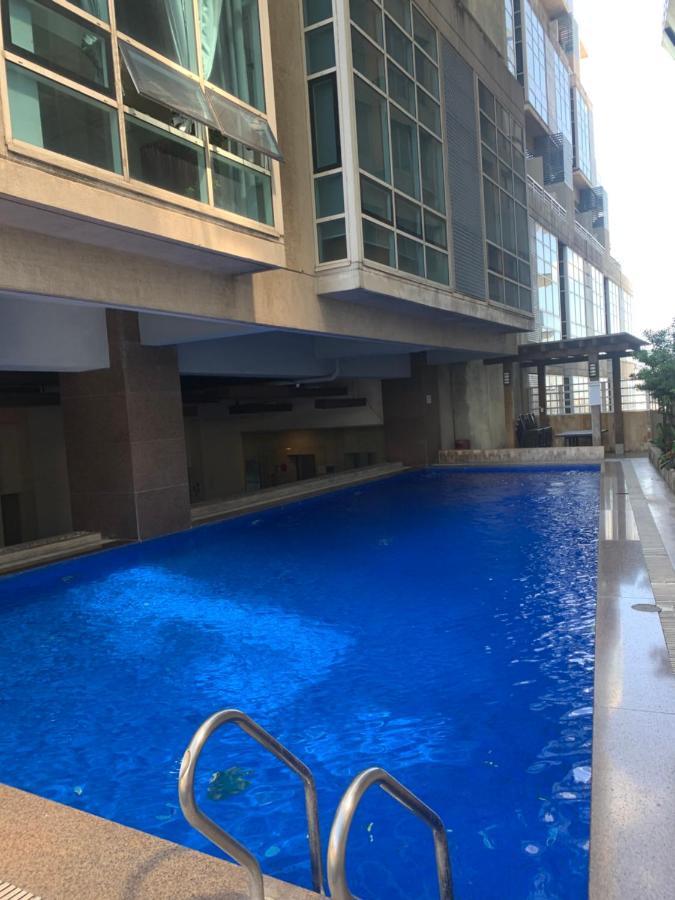 Club Ultima Cebu City Exteriör bild
